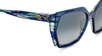 Das Bild zeigt die Sonnenbrille SYLYS von der Marke Etnia Barcelona in blau gemustert.